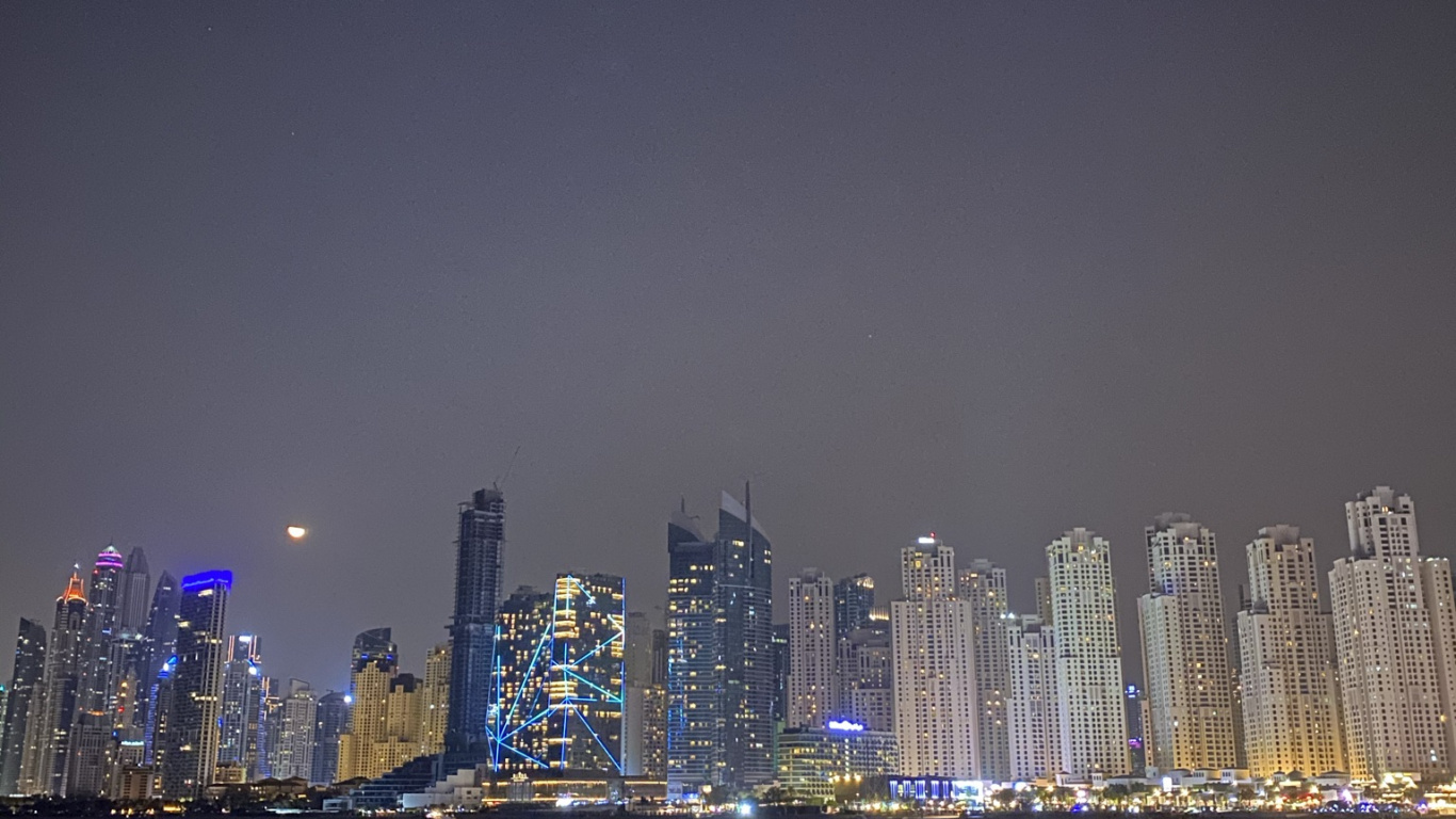 Обои Сингапур, городской пейзаж, небоскреб, вода, ночь в разрешении 1366x768