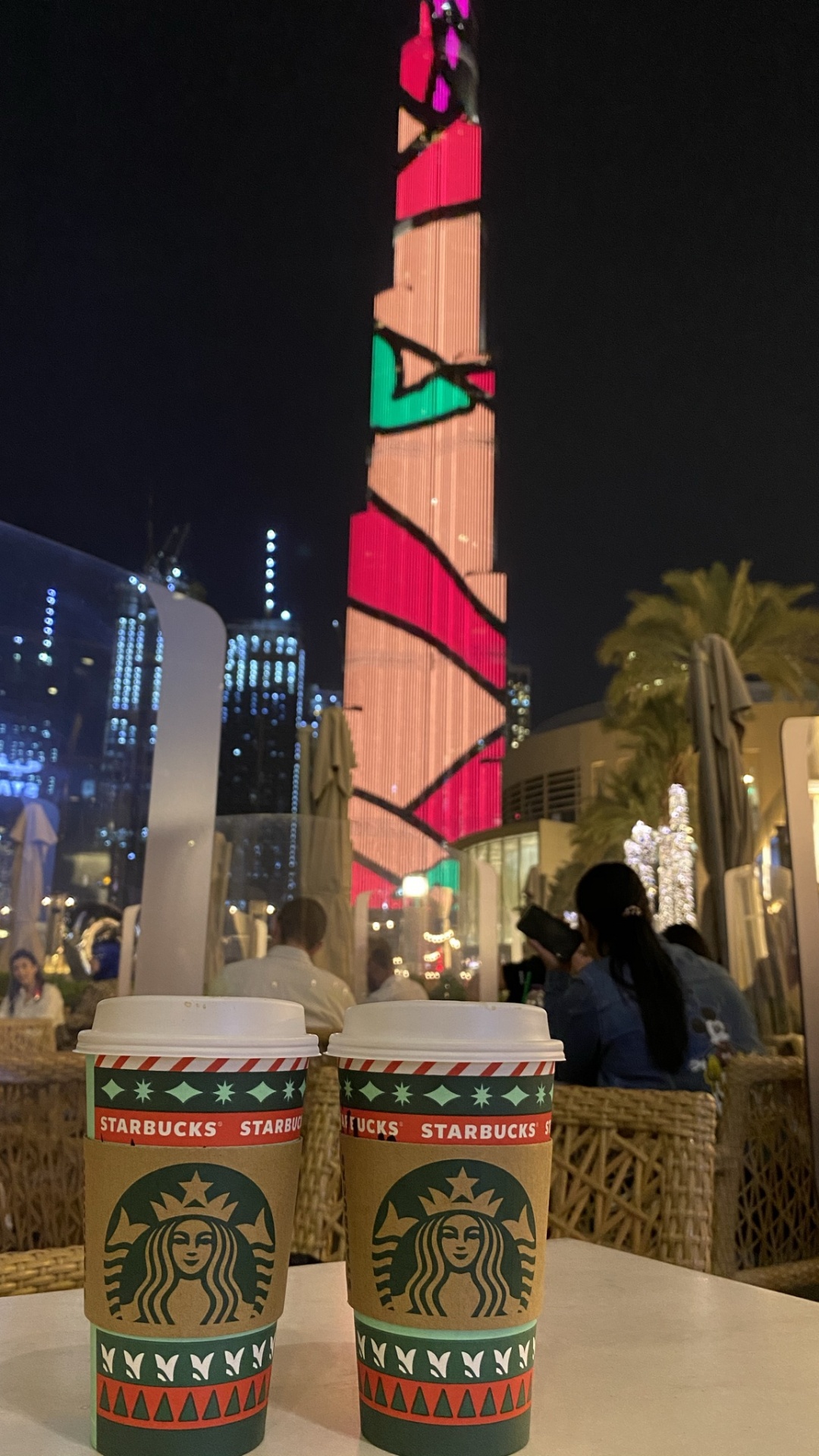 Обои Дубай, Бурдж Халифа, старбакс, логотип starbucks 2011, вышка в разрешении 1080x1920