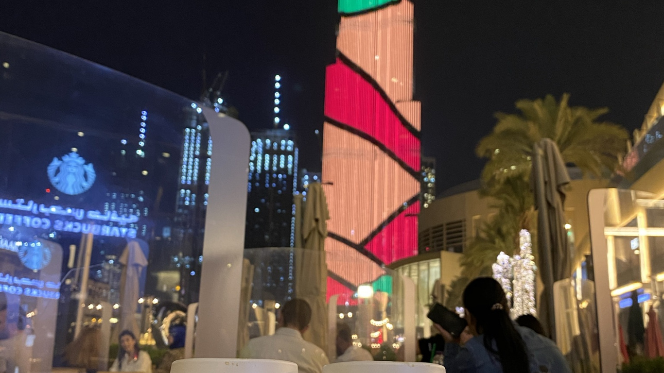 Обои Дубай, Бурдж Халифа, старбакс, логотип starbucks 2011, вышка в разрешении 1366x768