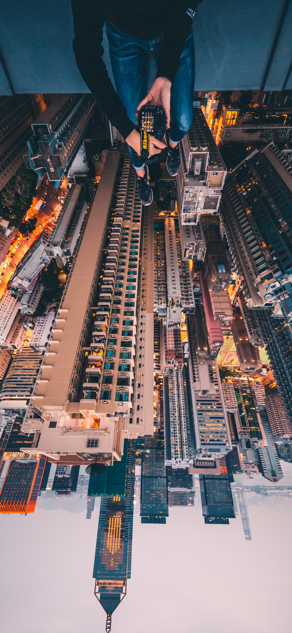 Обои город, метрополия, городской пейзаж, небоскреб, населенный пункт в разрешении 1242x2688