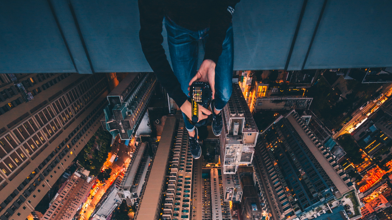 Обои город, метрополия, городской пейзаж, небоскреб, населенный пункт в разрешении 1366x768