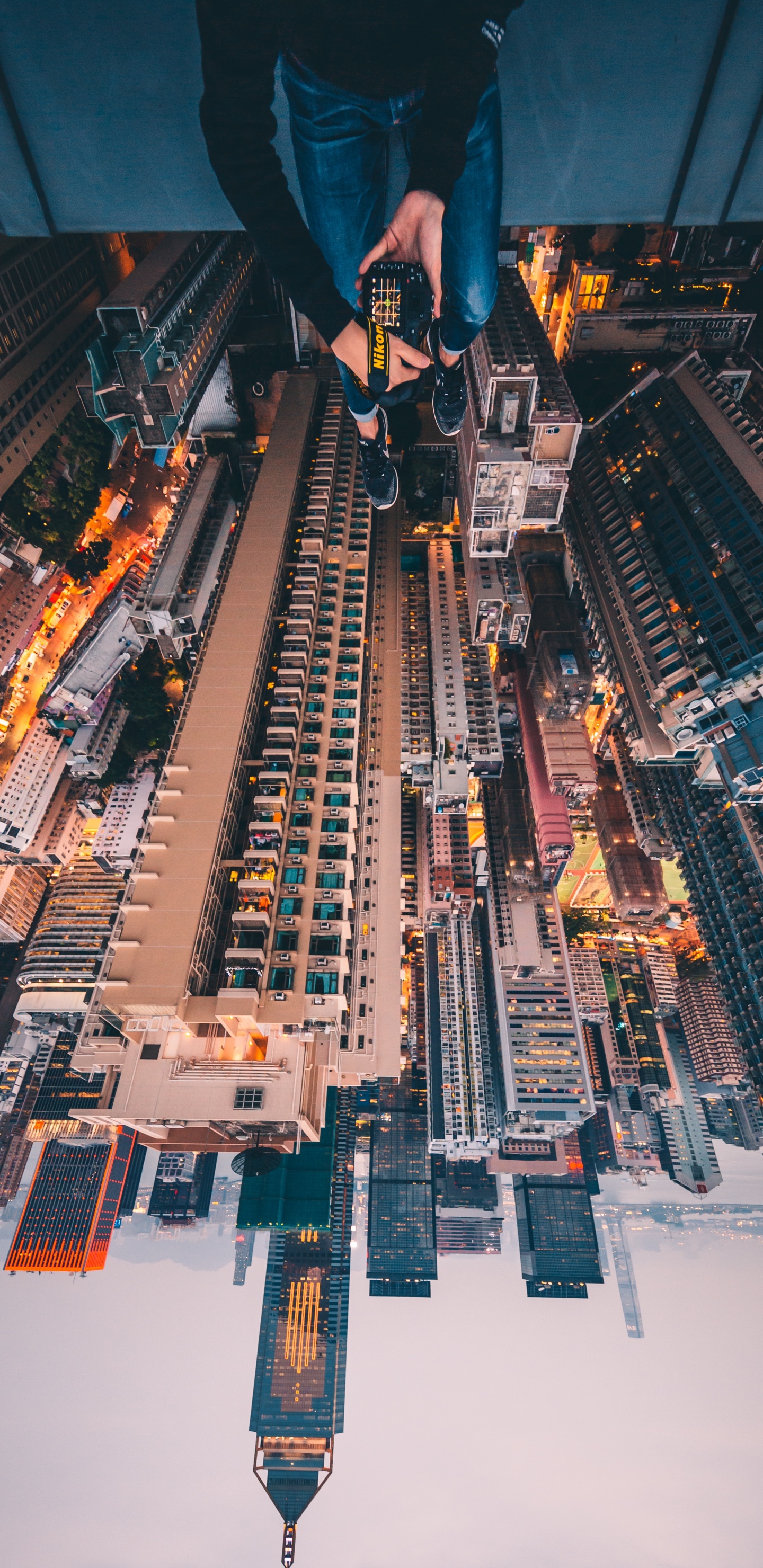 Обои город, метрополия, городской пейзаж, небоскреб, населенный пункт в разрешении 1440x2960