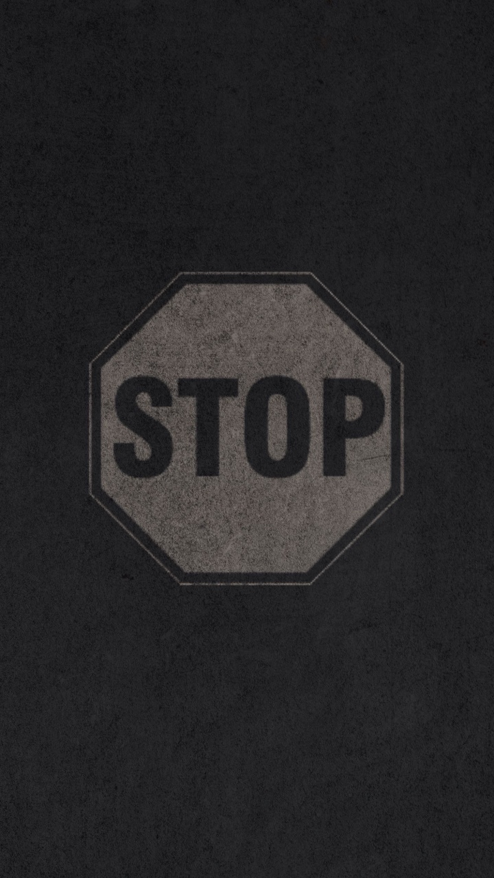 Обои монохромный, лого, серый цвет, футболка, асфальт в разрешении 720x1280