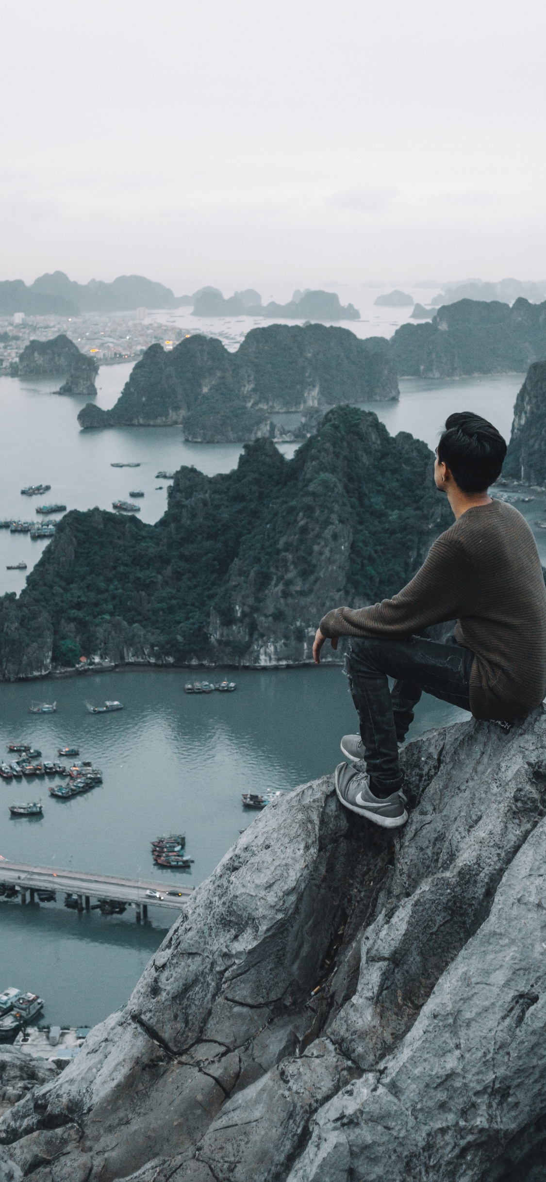 Обои рок, море, прибрежные и океанические рельефы, гора, туризм в разрешении 1125x2436