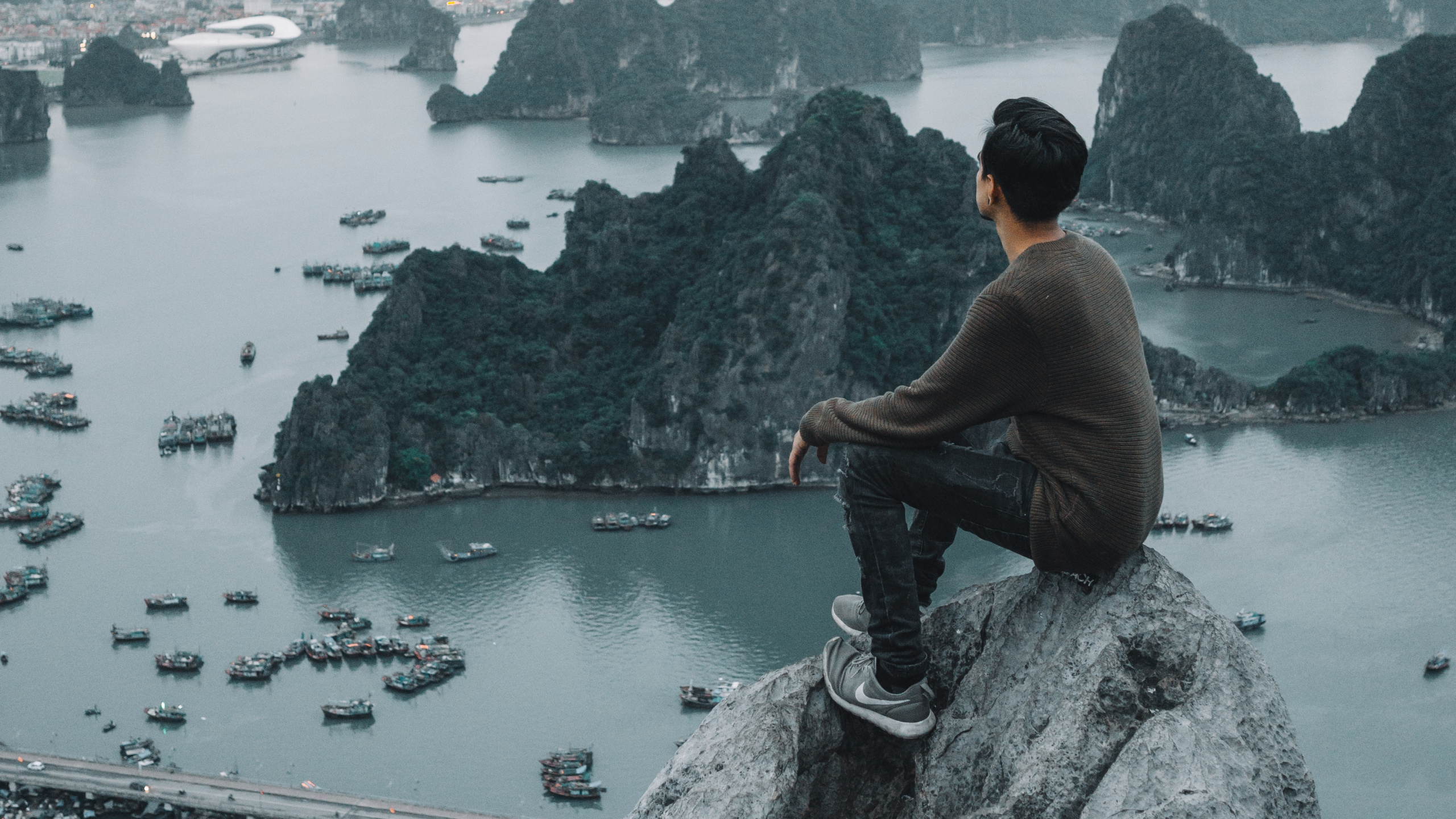 Обои рок, море, прибрежные и океанические рельефы, гора, туризм в разрешении 2560x1440