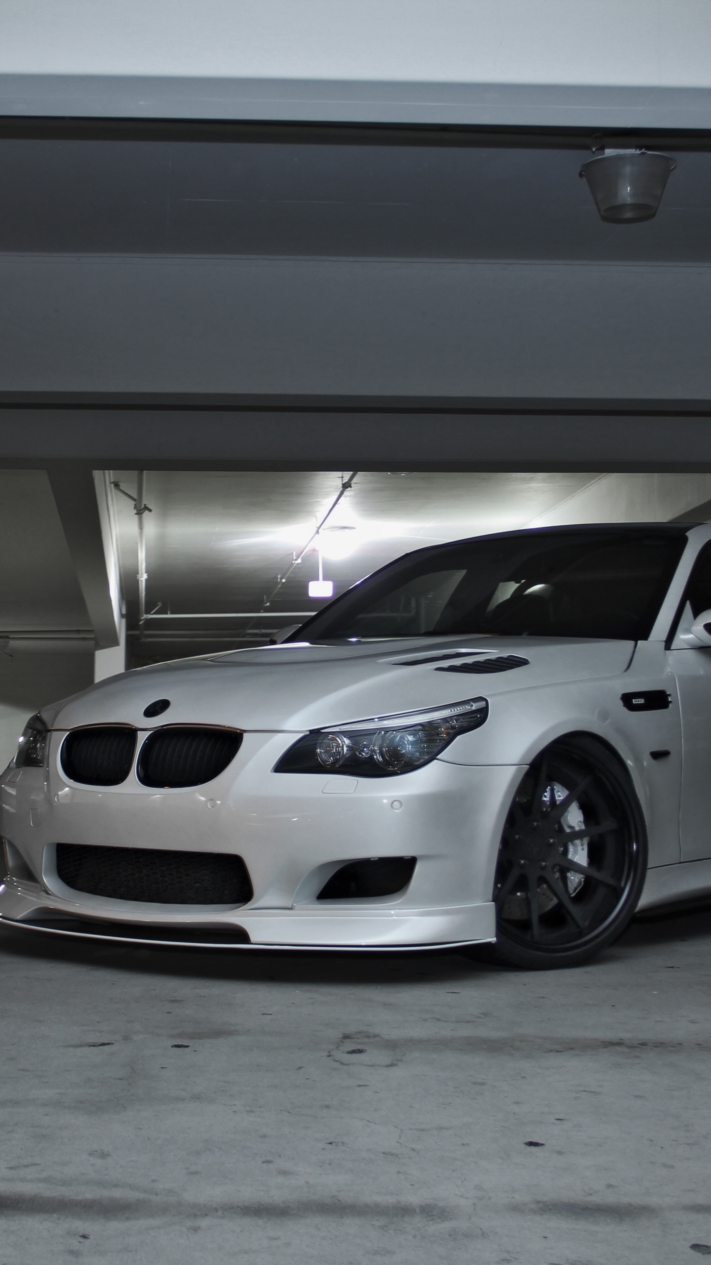 BMW 5 e60 белая