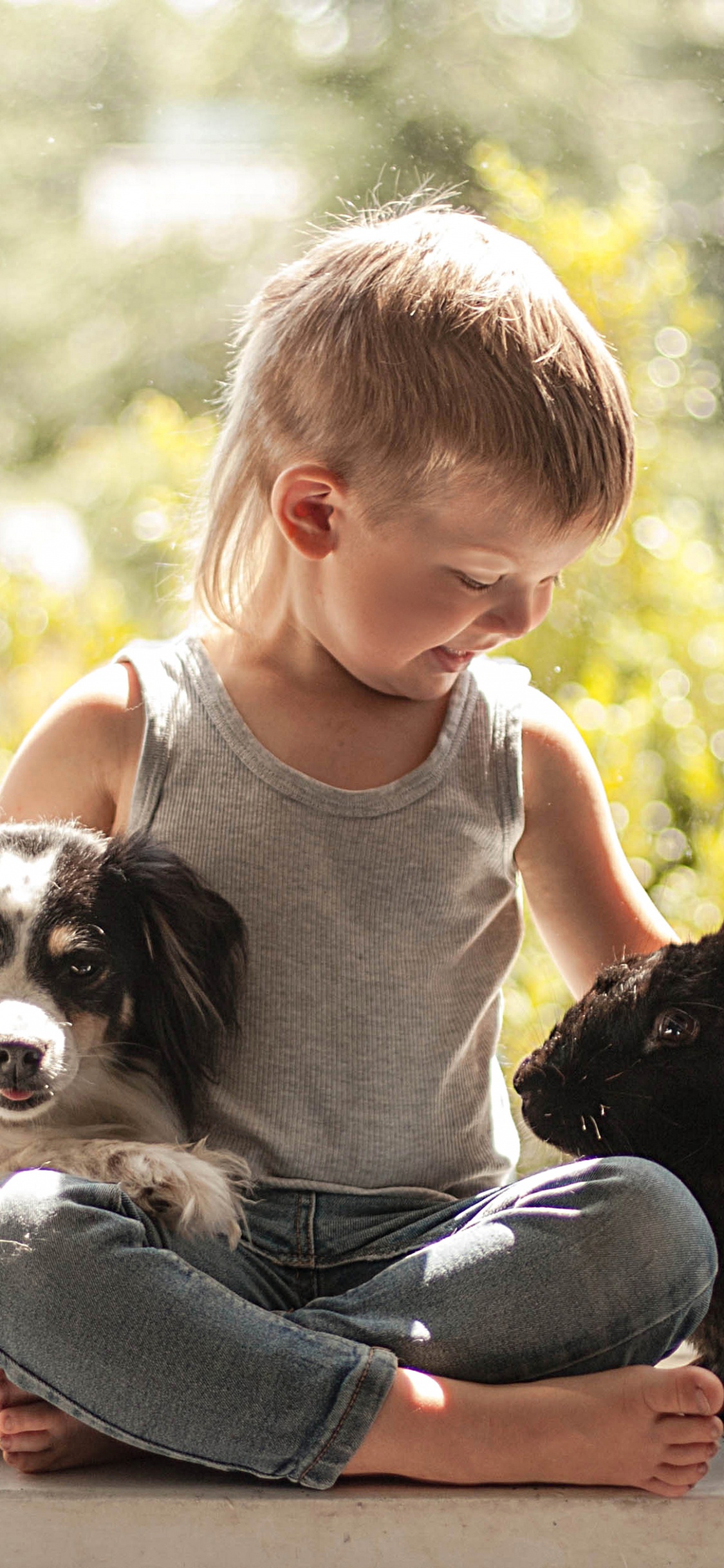 Обои кролик, пес, собака породы, ребенок, собака компаньон в разрешении 1125x2436