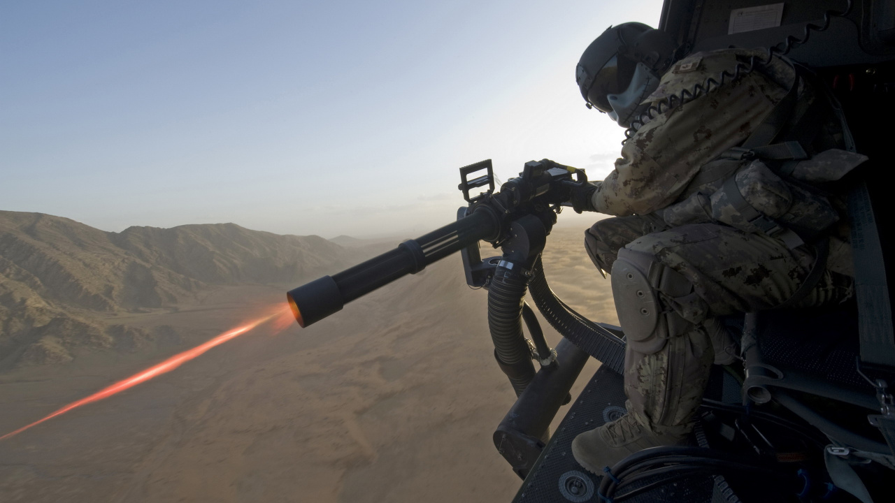 Обои солдат, пулемет, военная организация, автоматическое оружие, горы в разрешении 1280x720