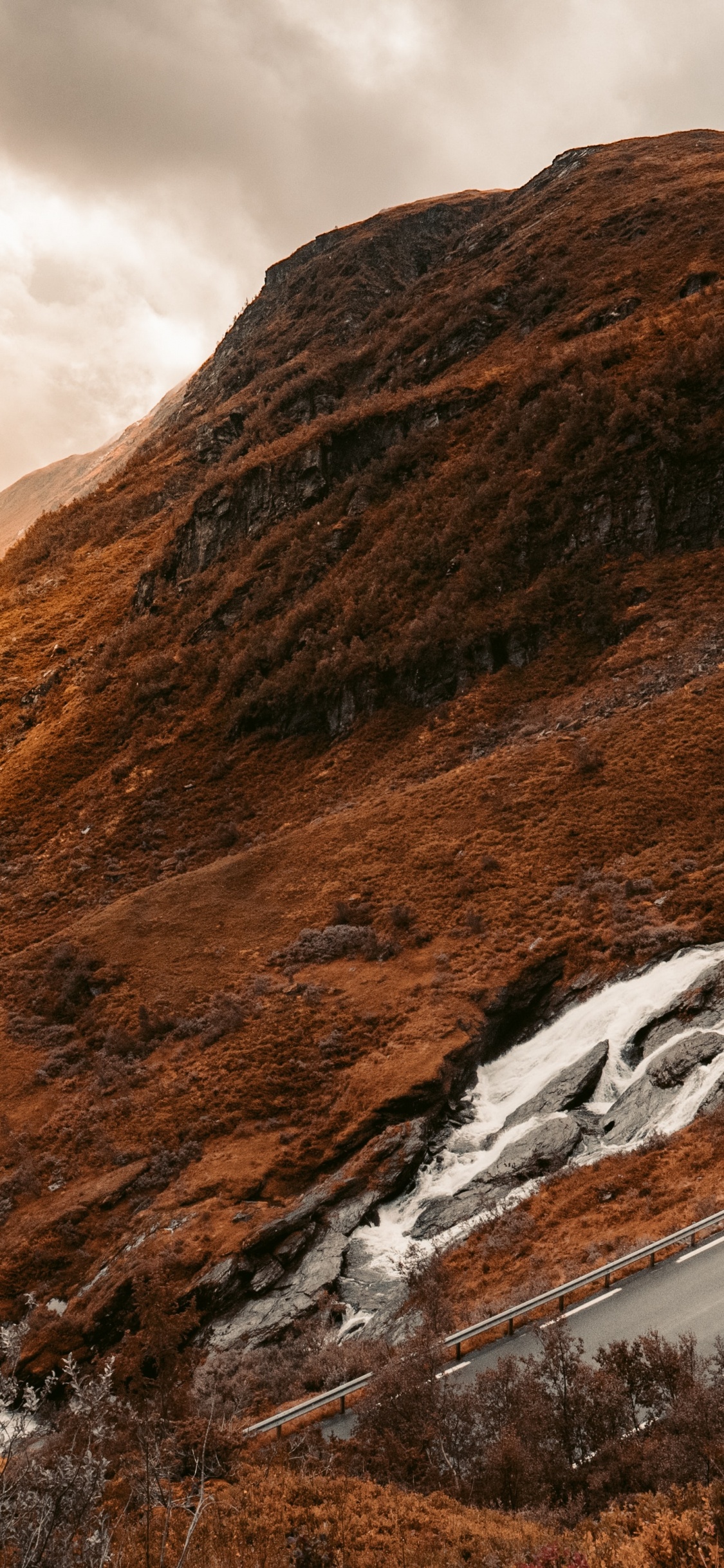 Обои теплая природа, облако, гора, природный ландшафт, склон в разрешении 1125x2436