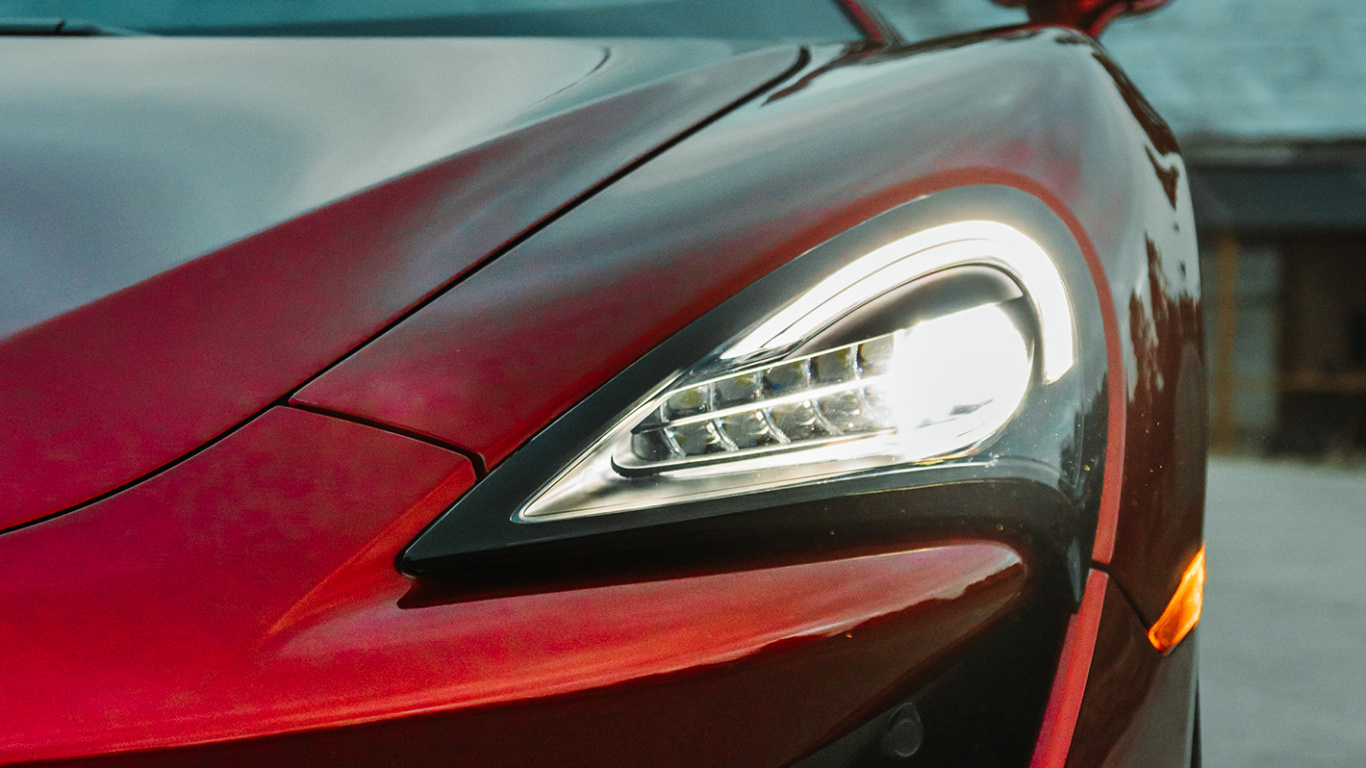 Обои mclaren automotive, суперкар, легковые автомобили, решетка, автомобильное освещение в разрешении 1366x768