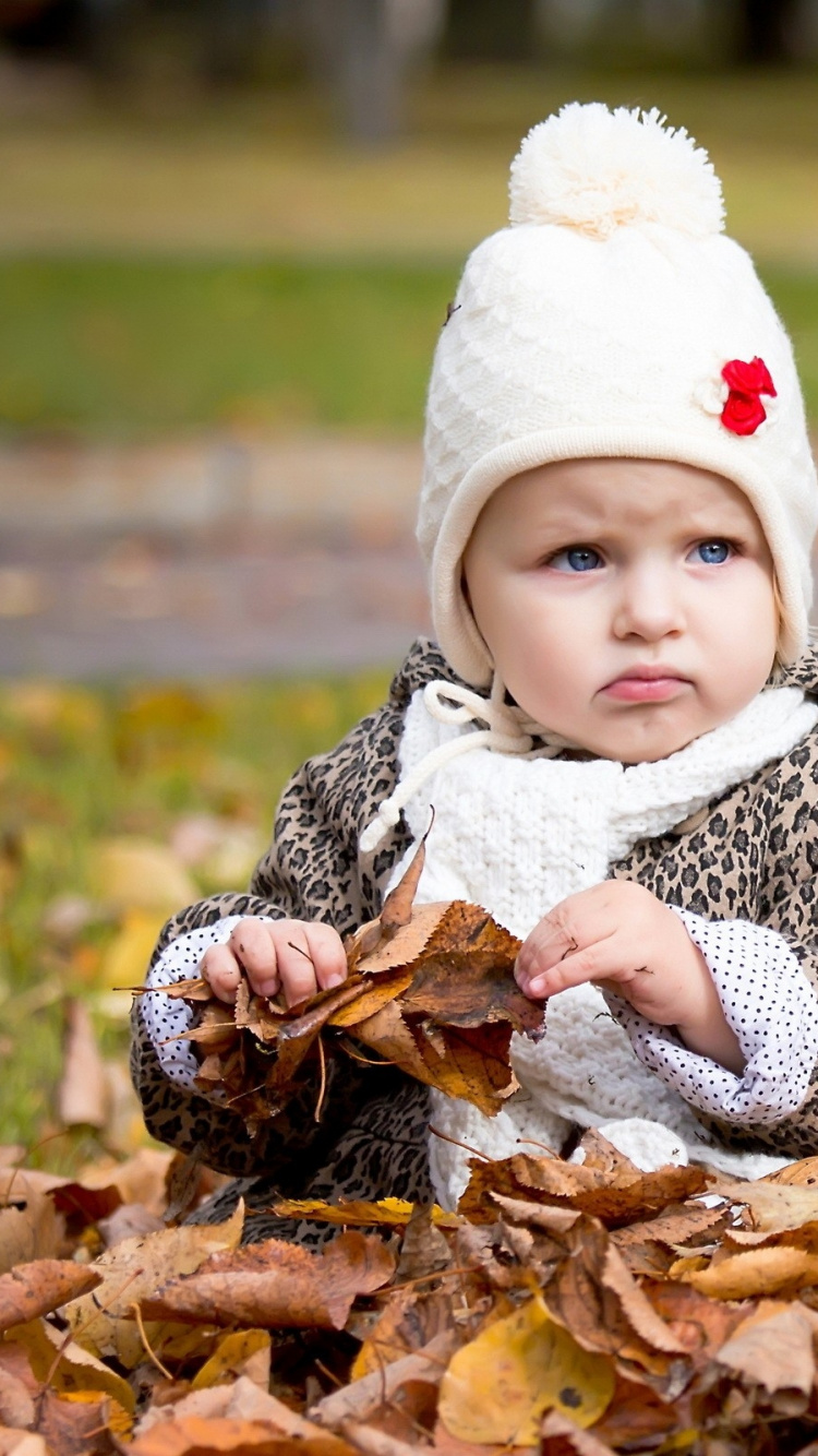 Обои младенец, ребенок, осень, дерево, девушка в разрешении 750x1334