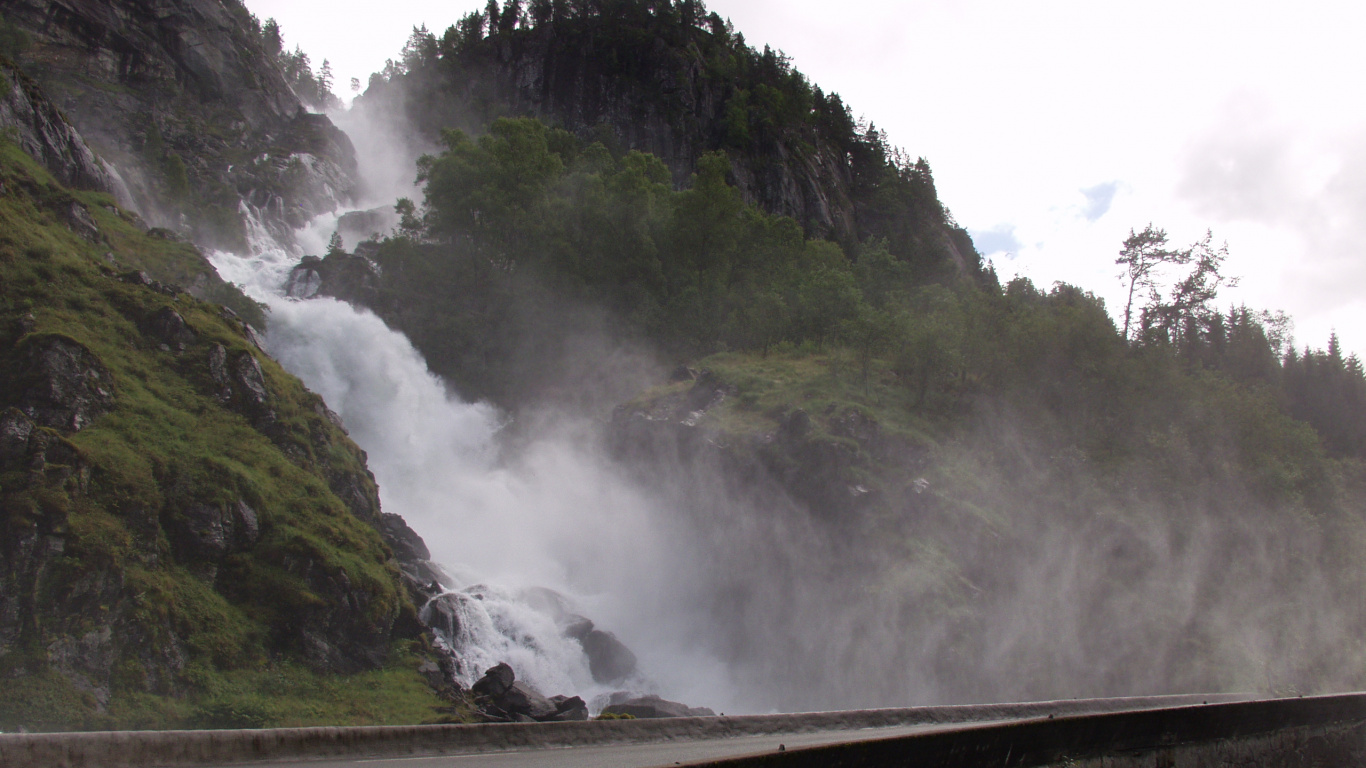 Обои водопад, гидроресурсы, водоем, вода, водоток в разрешении 1366x768
