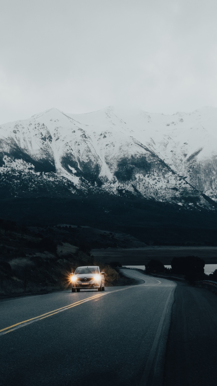 Обои горный хребет, горный рельеф, гора, дорога, снег в разрешении 720x1280