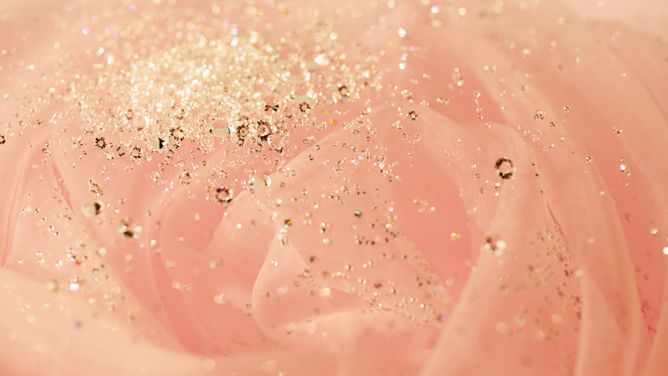 Обои вода, розовый, кожа, губа, ожерелье в разрешении 1366x768