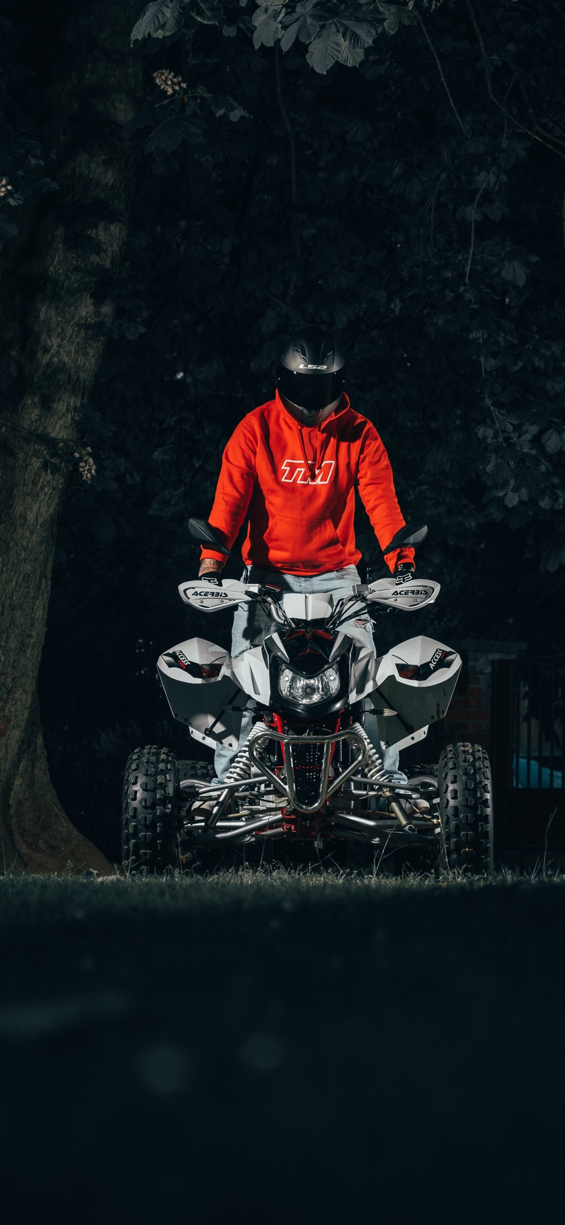 Обои темнота, Фристайл мотокросс, экстремальный вид спорта, каскадер, музыкальный инструмент в разрешении 1125x2436