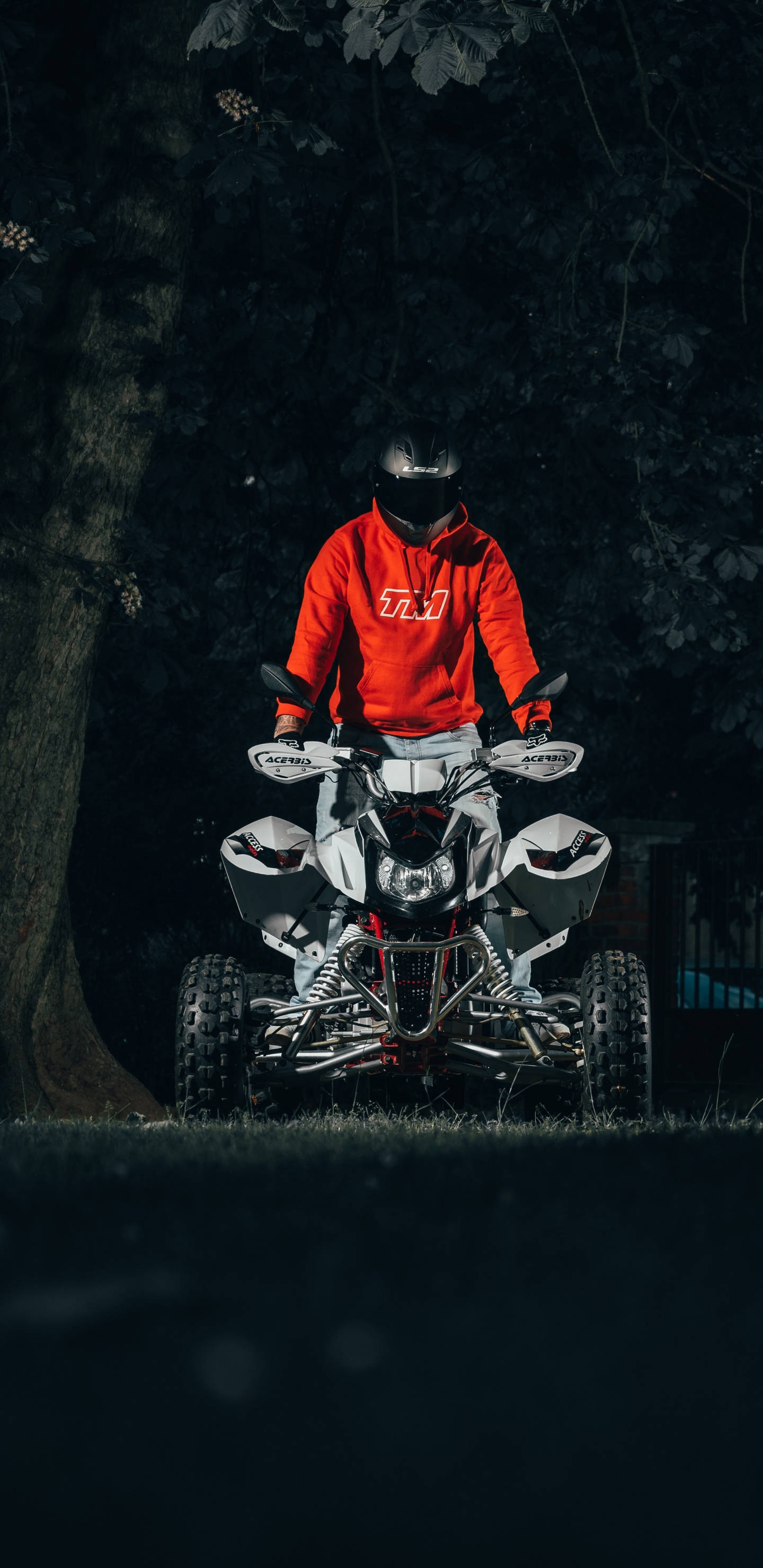 Обои темнота, Фристайл мотокросс, экстремальный вид спорта, каскадер, музыкальный инструмент в разрешении 1440x2960