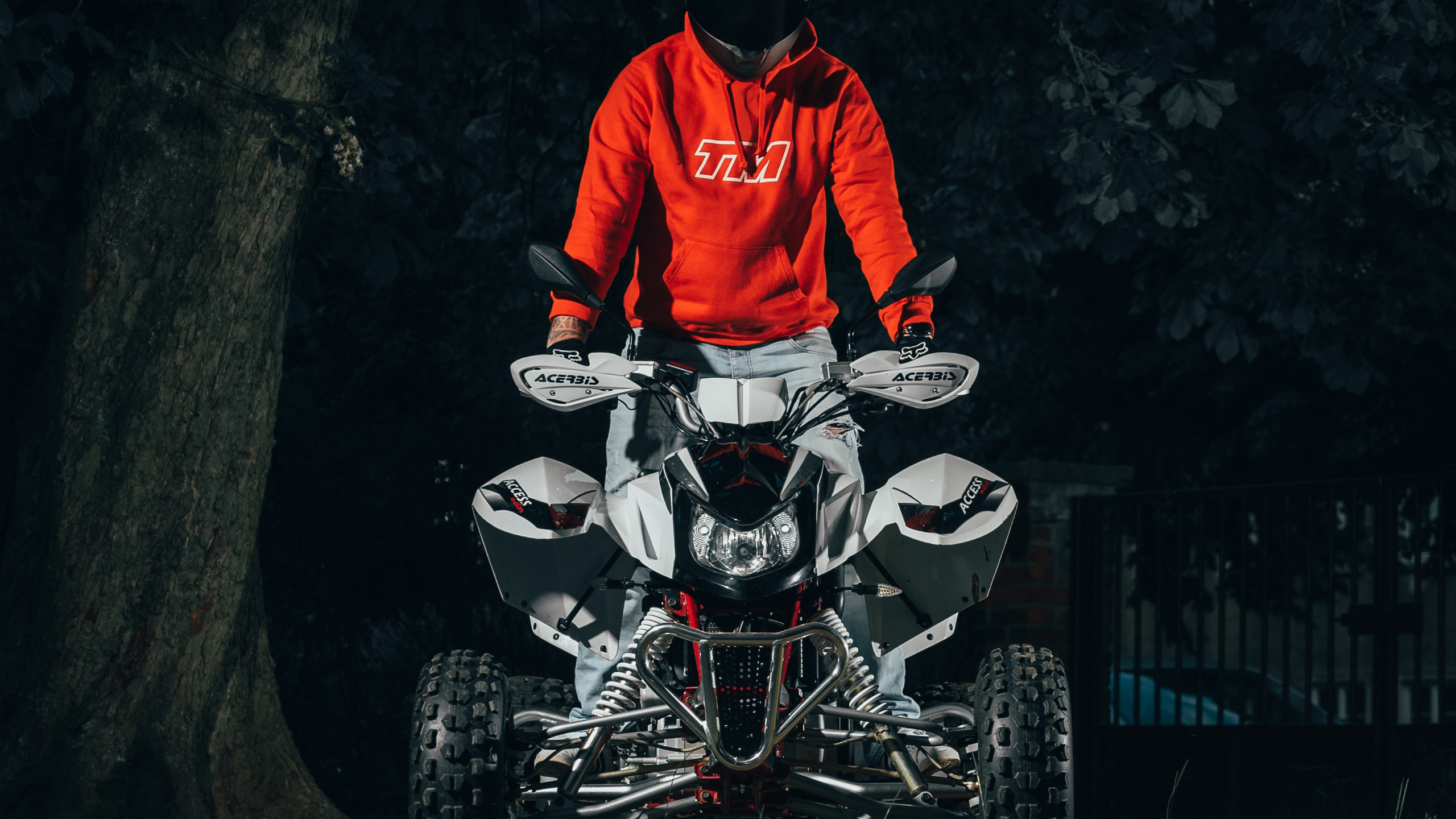 Обои темнота, Фристайл мотокросс, экстремальный вид спорта, каскадер, музыкальный инструмент в разрешении 2560x1440