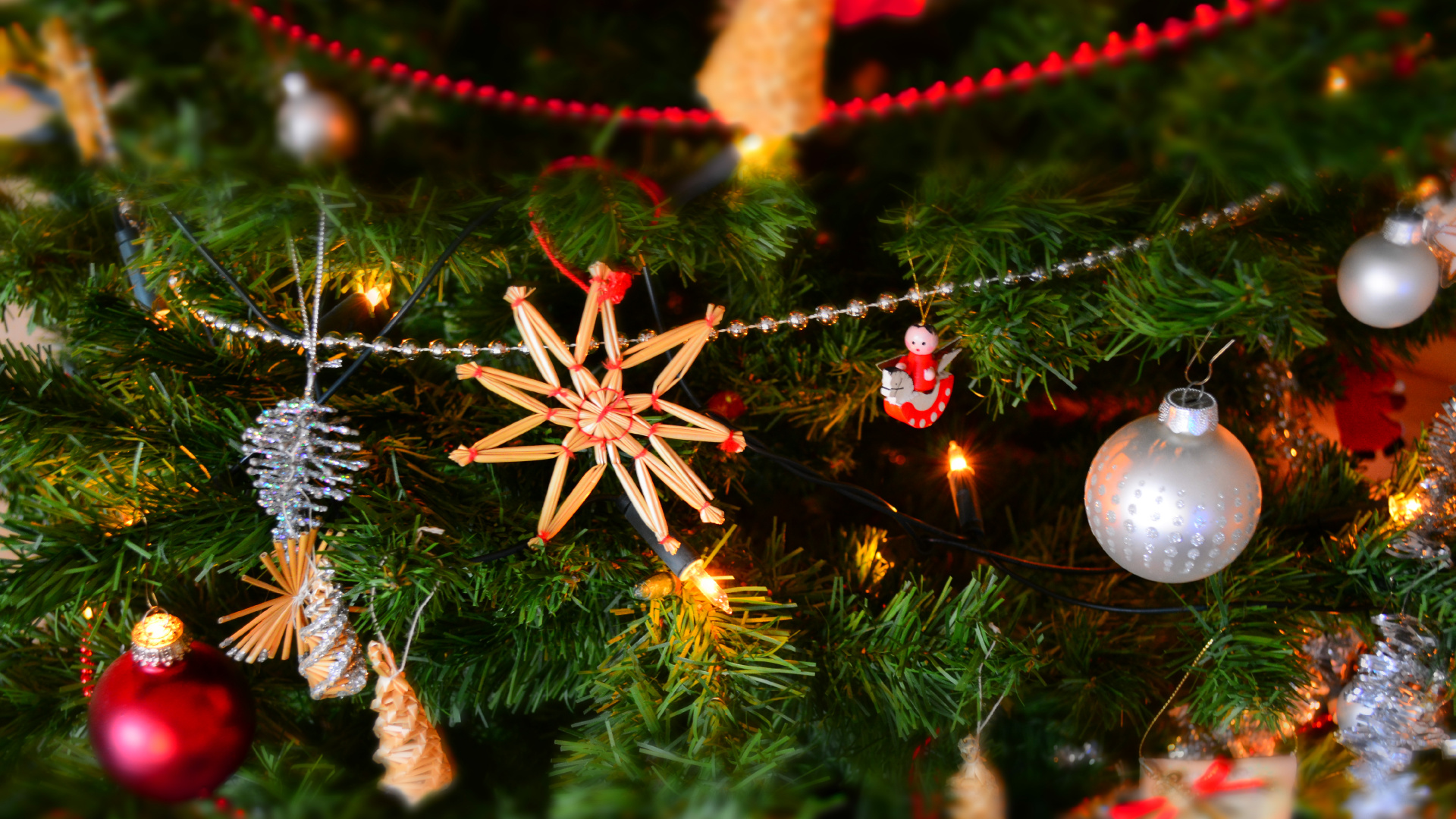 Обои елка, рождественский орнамент, Рождественский день, Рождественские украшения, праздник в разрешении 1920x1080