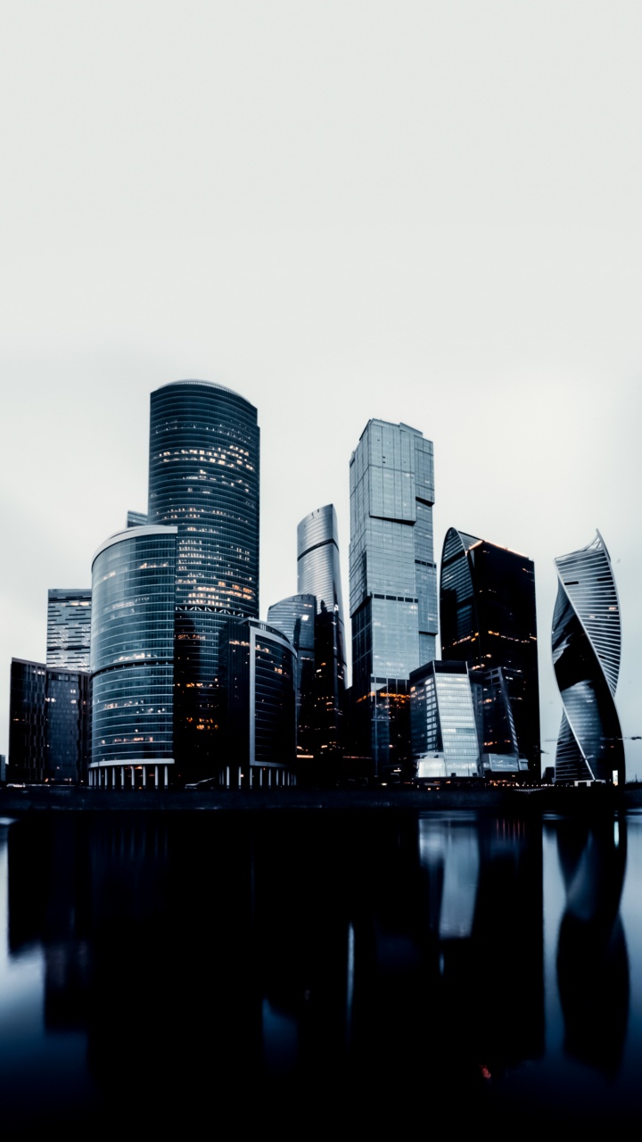 Обои небоскреб, вода, здание, башня, кондоминиум в разрешении 720x1280