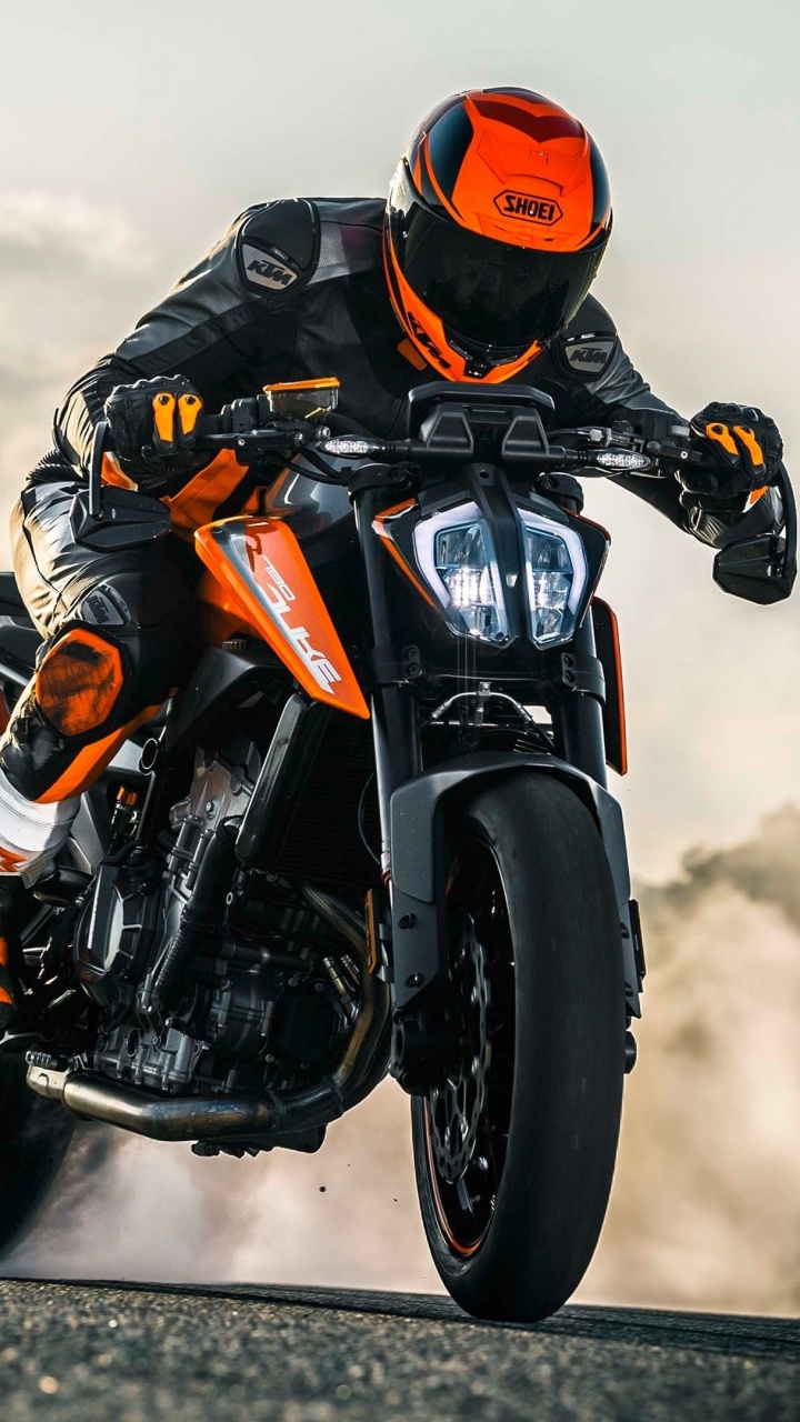 Обои КТМ, КТМ Дюк 790, мотоцикл, мотогонщик, мотоспорт в разрешении 720x1280