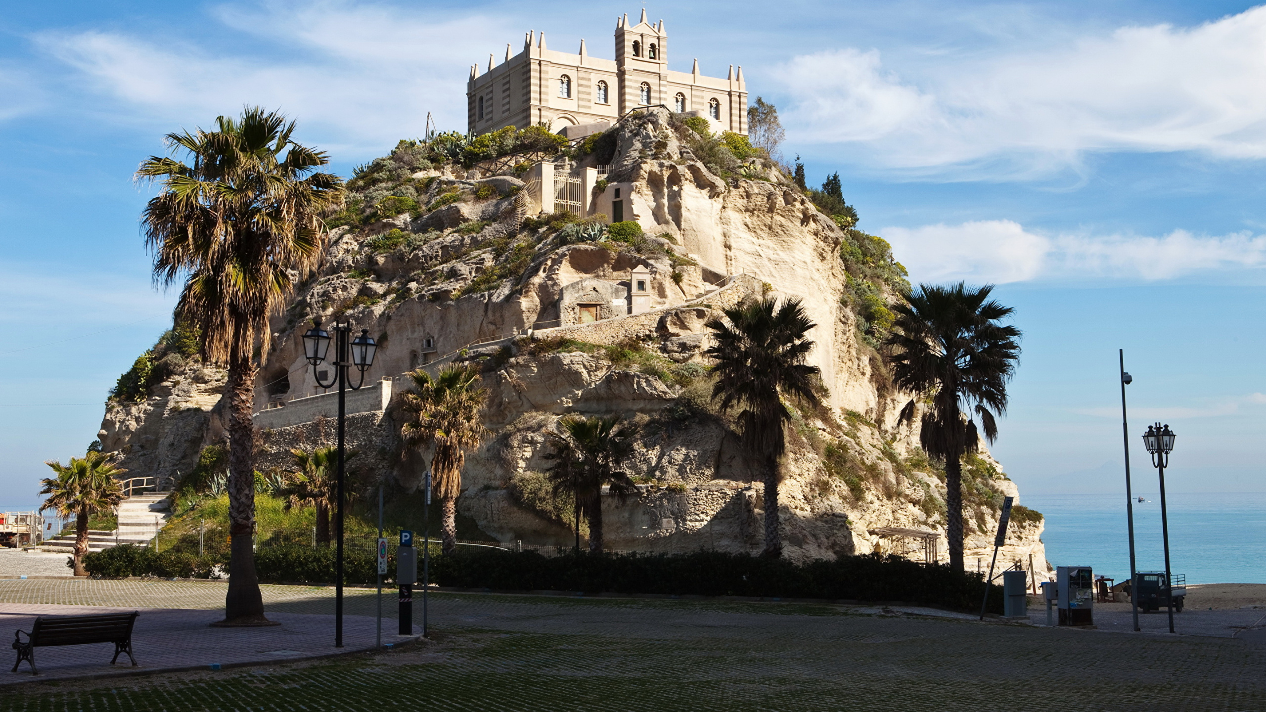 Обои Тропея, Тропеа Замок, дерево, здание, историческое место в разрешении 2560x1440