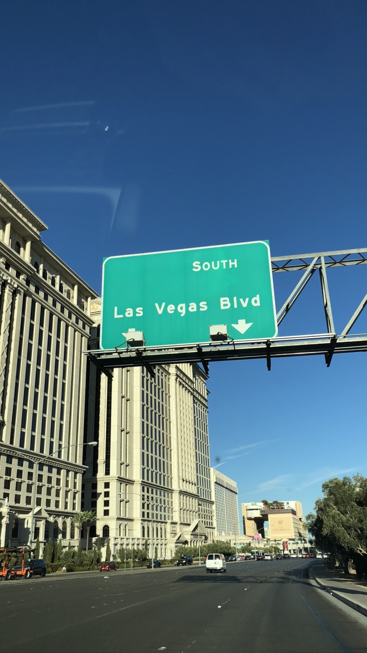 Обои дорога, дневное время, дорожное покрытие, инфраструктура, асфальт в разрешении 720x1280