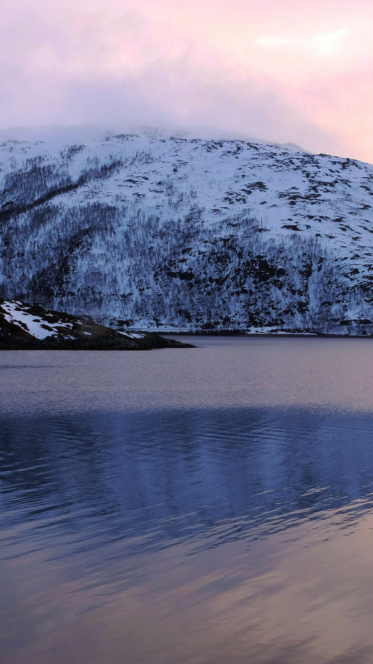 Обои фьорд, гора, отражение, озеро, снег в разрешении 750x1334