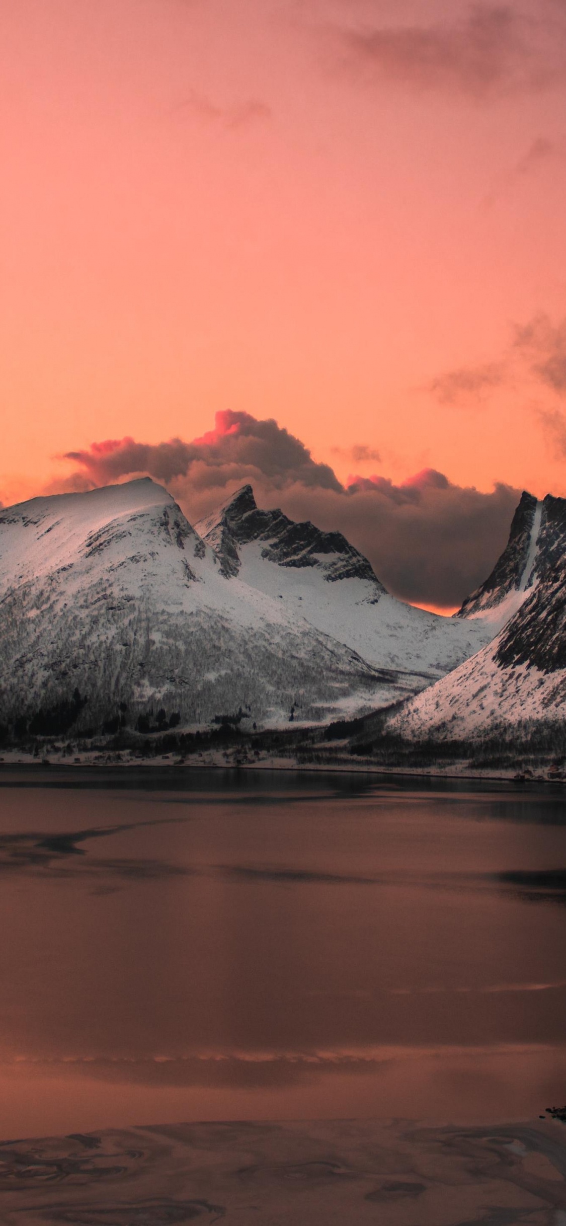Обои приятного вечера, вода, облако, гора, природный ландшафт в разрешении 1125x2436