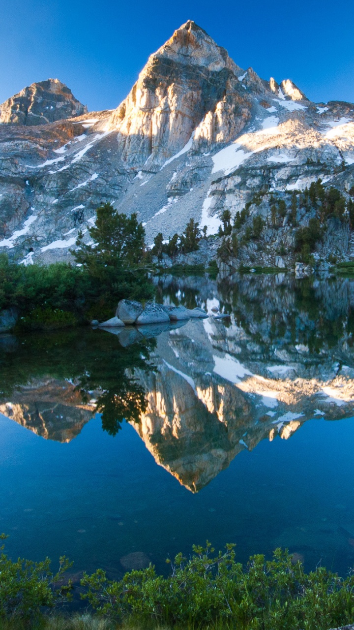 Обои гора, пейзаж, горный рельеф, природа, отражение в разрешении 720x1280