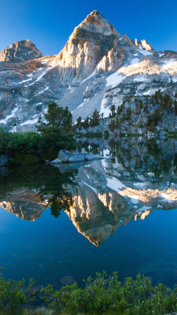 Обои гора, пейзаж, горный рельеф, природа, отражение в разрешении 750x1334