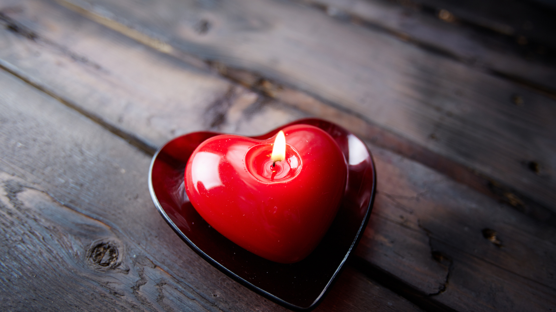 Обои свеча, сердце, свет, красный цвет, любовь в разрешении 1920x1080