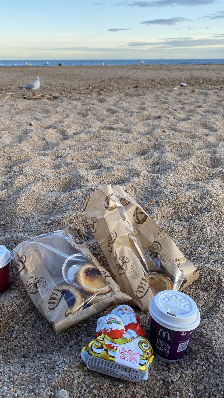 Обои песок, вода, почва, алюминиевая банка, пейзаж в разрешении 720x1280