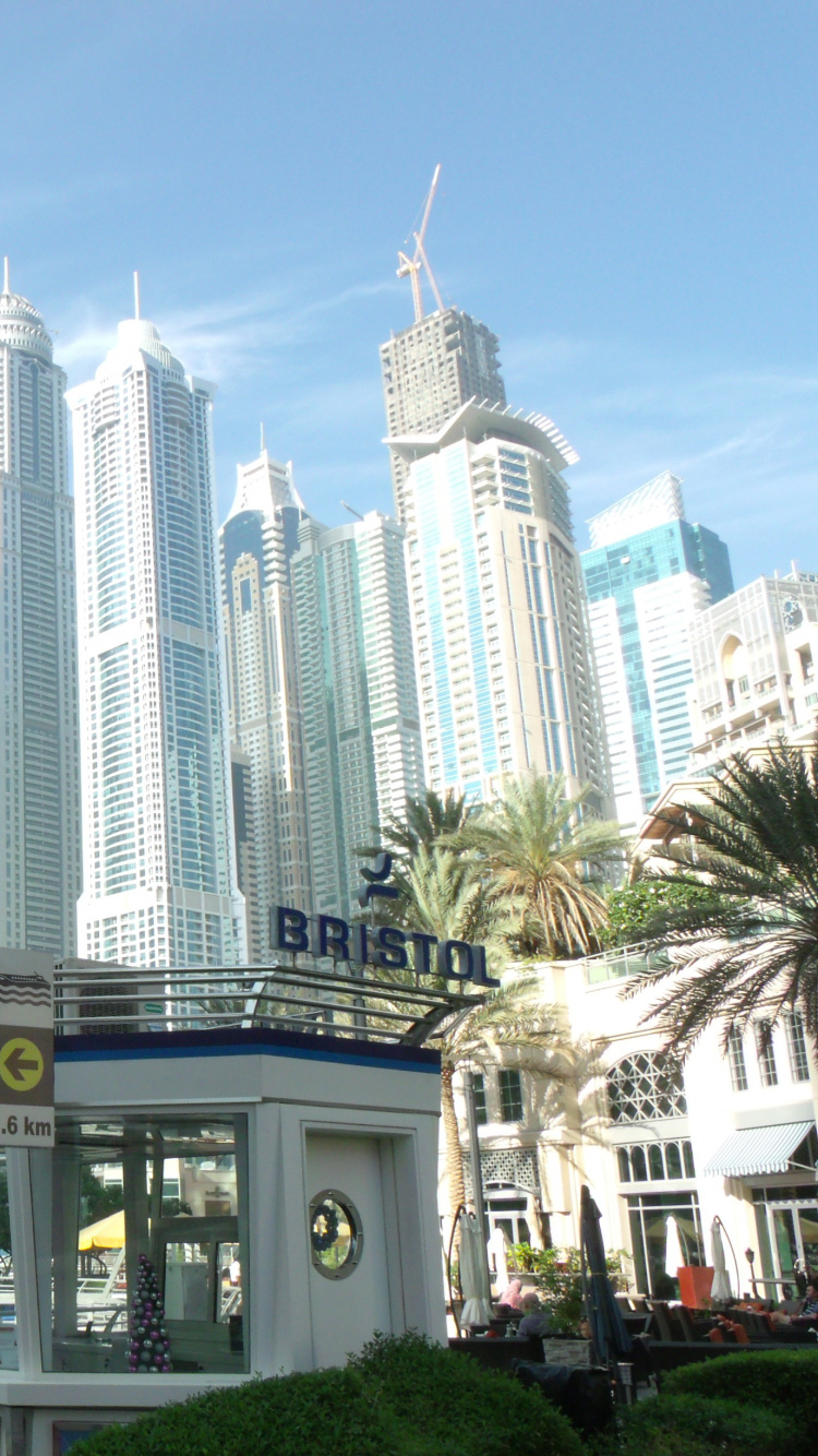 Обои небоскреб, вышка, дневное время, башня, город в разрешении 750x1334