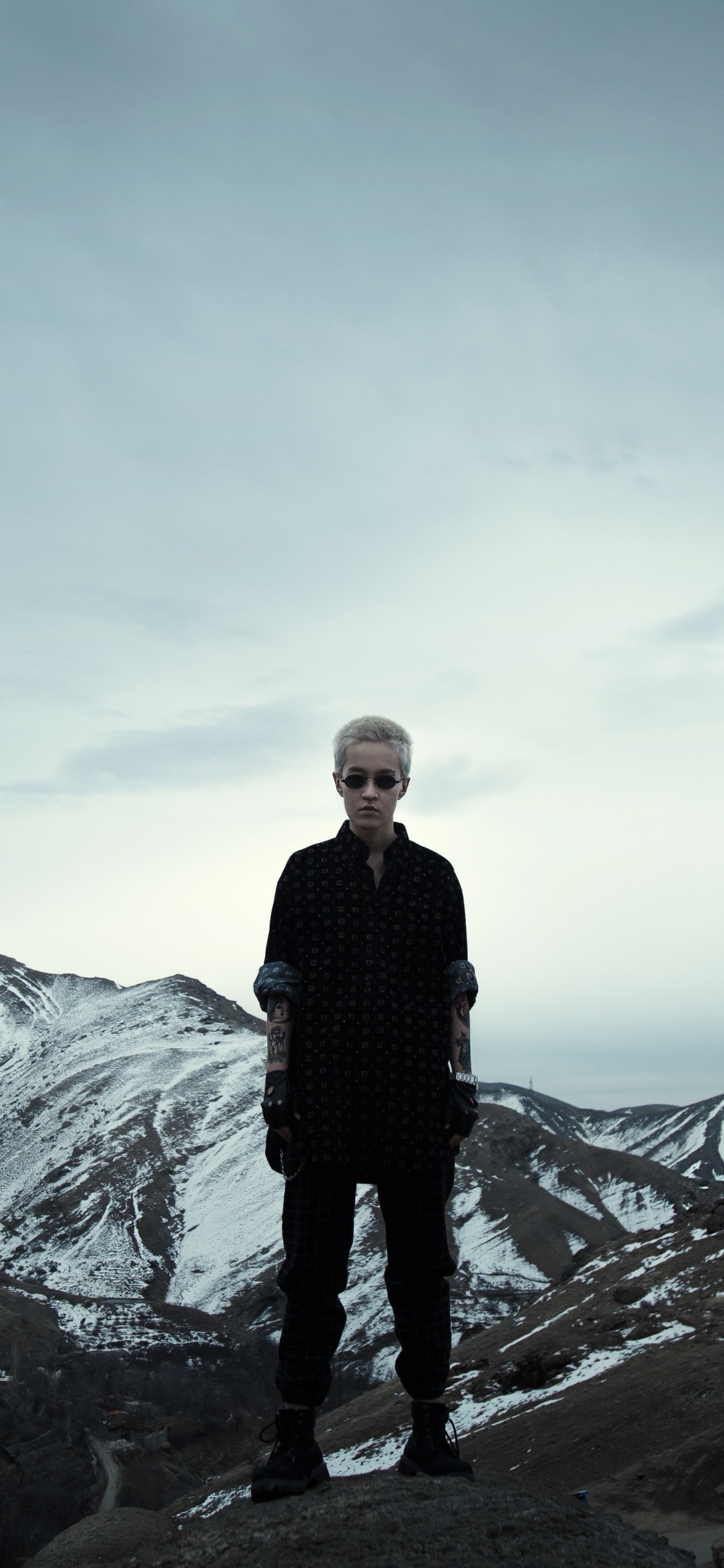 Обои гора, холм, горный рельеф, хребет, облако в разрешении 1125x2436