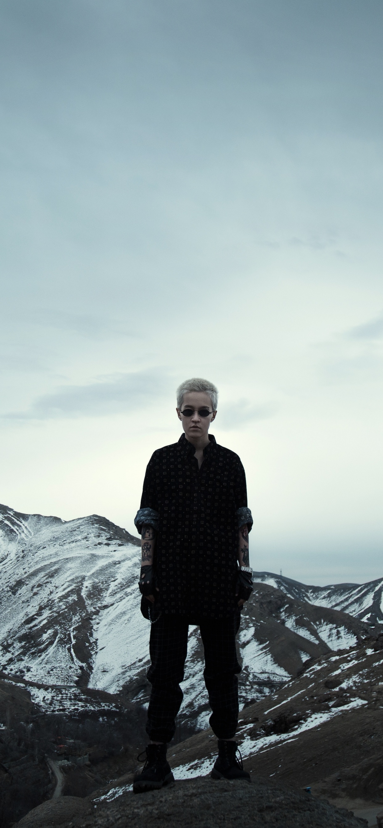 Обои гора, холм, горный рельеф, хребет, облако в разрешении 1242x2688