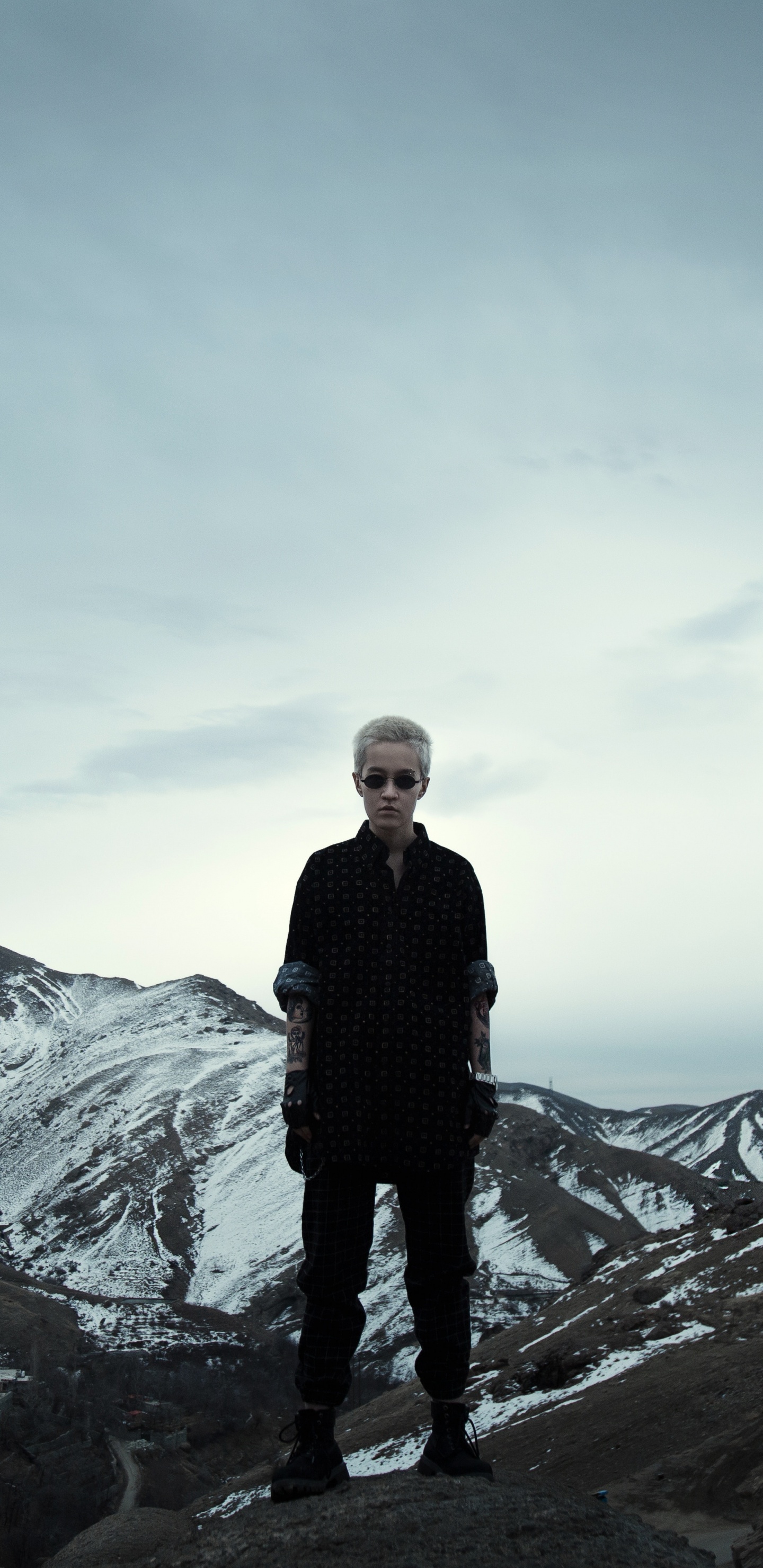 Обои гора, холм, горный рельеф, хребет, облако в разрешении 1440x2960