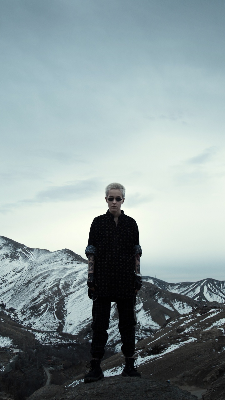 Обои гора, холм, горный рельеф, хребет, облако в разрешении 720x1280