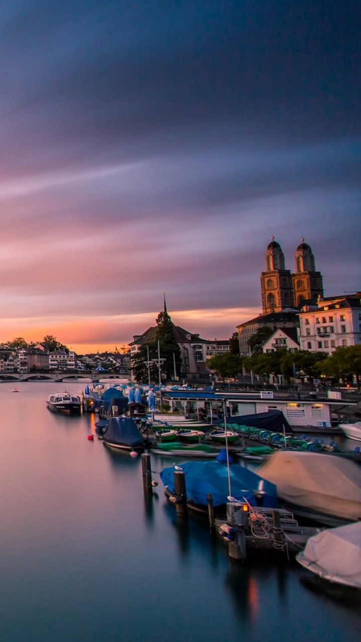 Обои городской пейзаж, город, реки, отражение, вода в разрешении 720x1280