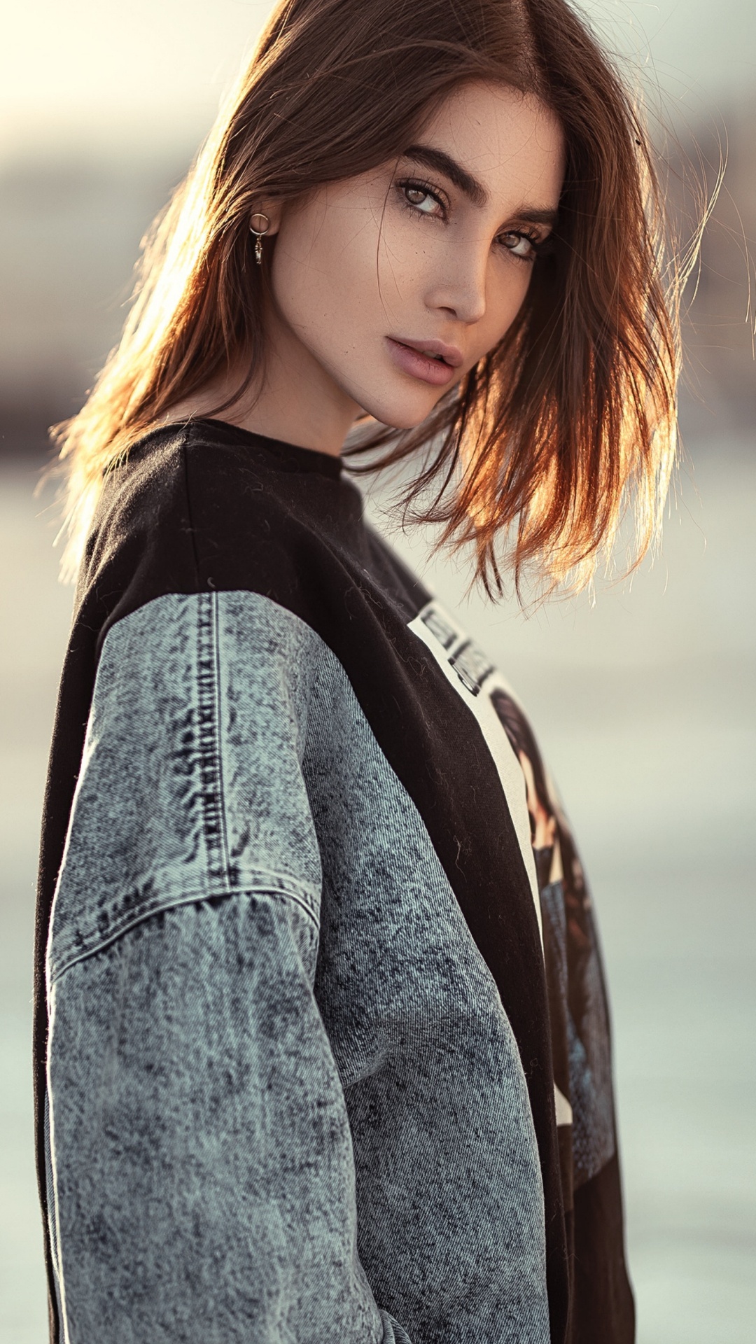 Обои красота, волосы, лицо, губа, верхняя одежда в разрешении 1080x1920