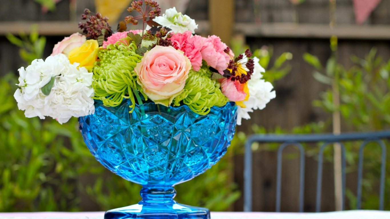 Обои гвоздика, цветочный букет, ваза, цветочный дизайн, флористики в разрешении 1366x768