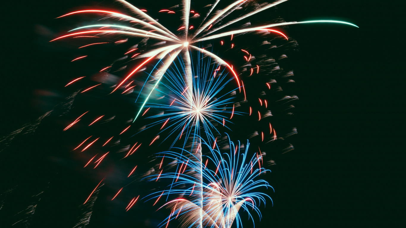 Обои салют, день нового года, праздник, событие, полночь в разрешении 1366x768