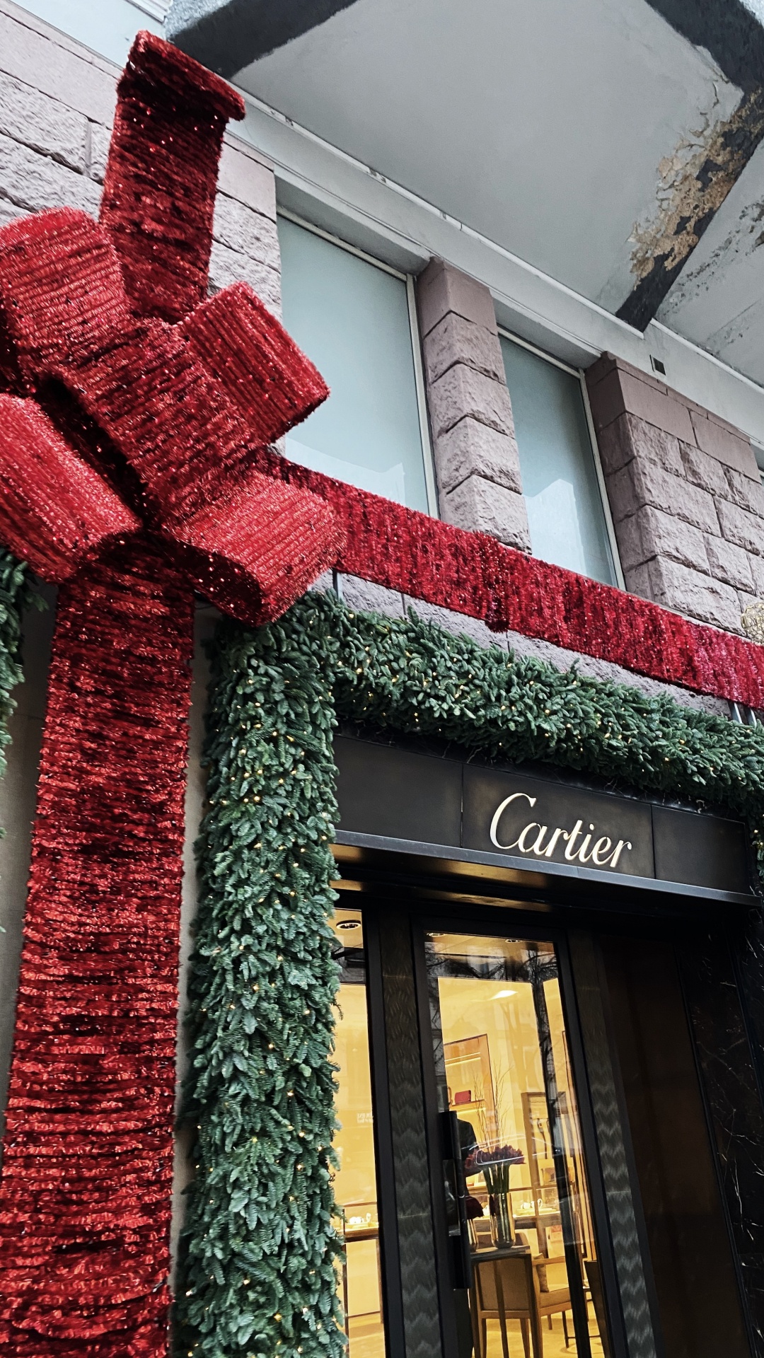 Обои архитектура, фасад, красный цвет, недвижимость, кармин в разрешении 1080x1920