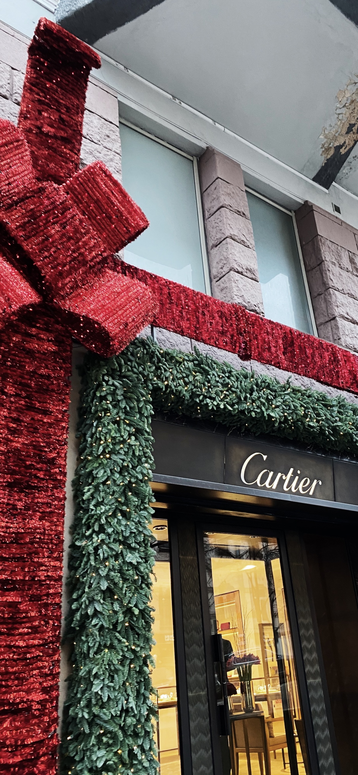 Обои архитектура, фасад, красный цвет, недвижимость, кармин в разрешении 1242x2688