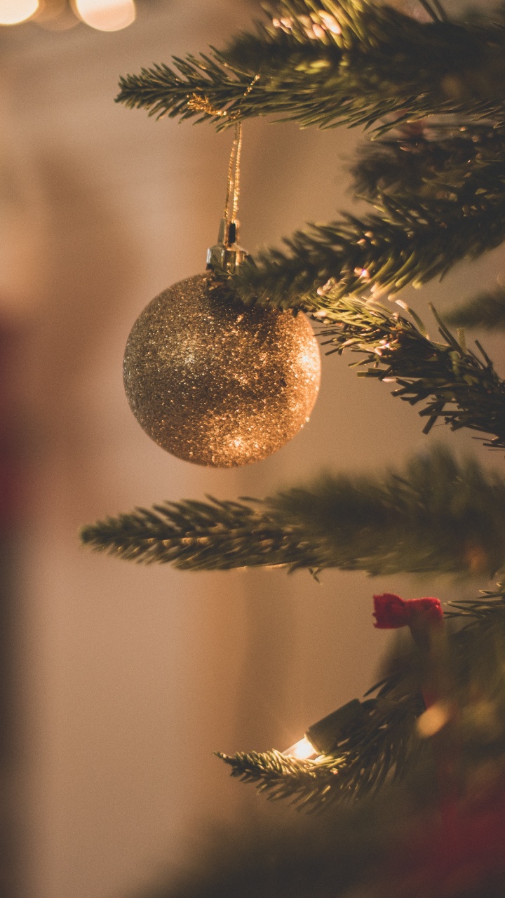 Обои Рождественский день, елка, Рождественские украшения, рождественский орнамент, Рождество и курортный сезон в разрешении 720x1280