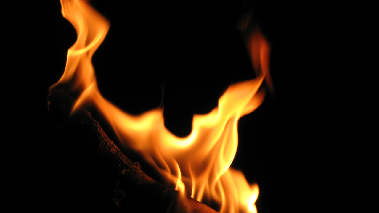 Обои пламя, огонь, тепло, темнота, меч в пламени в разрешении 1280x720