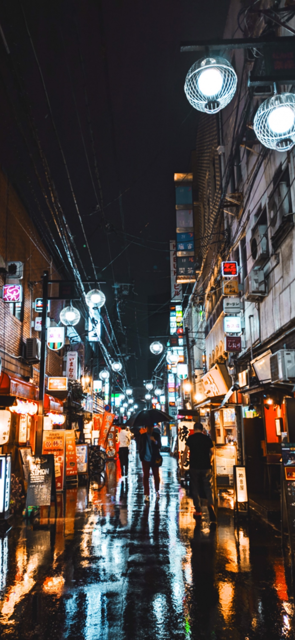 Обои ночь, здание, окно, инфраструктура, освещение в разрешении 1125x2436