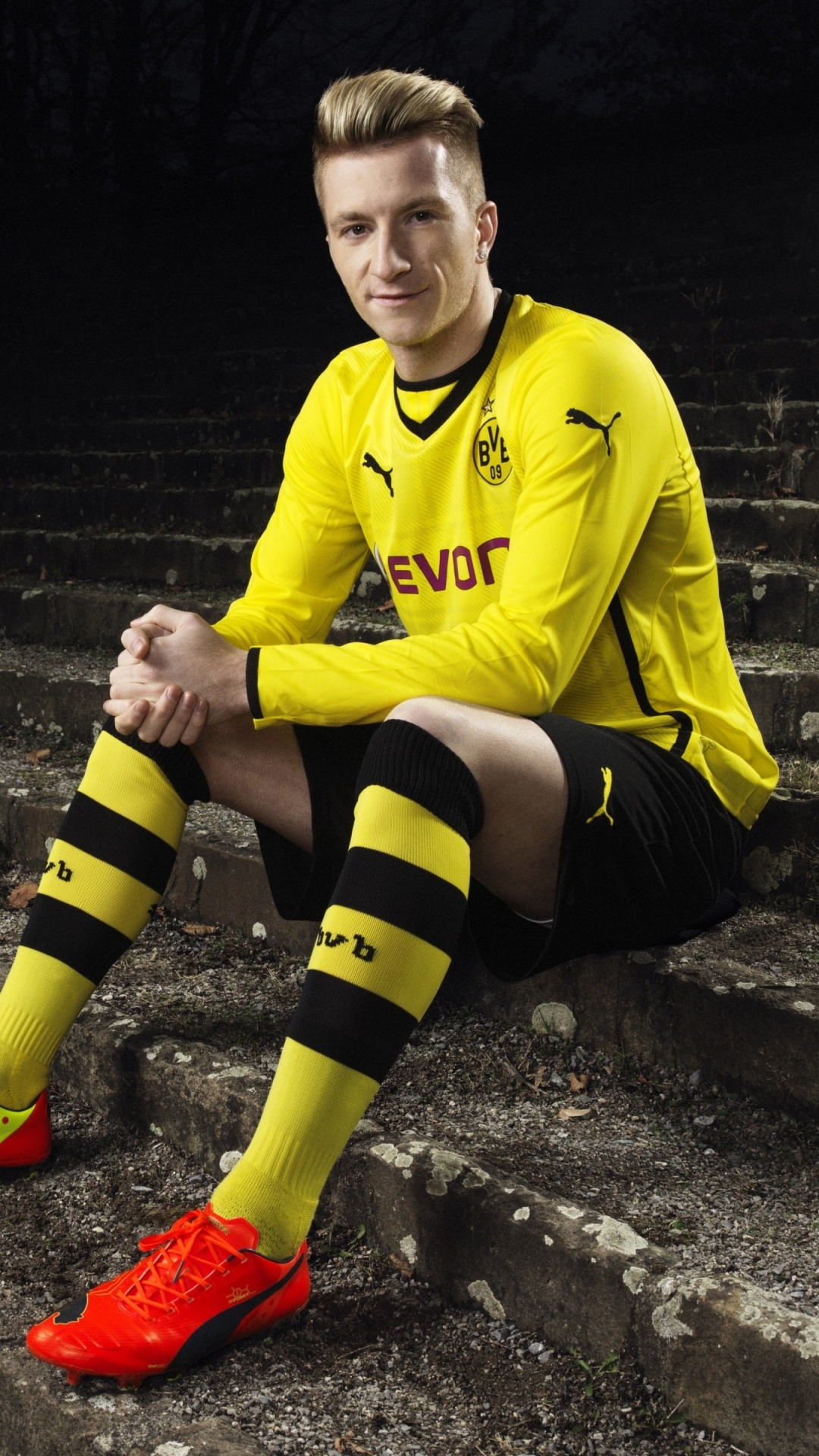 Обои сборная Германии по футболу, Футбольный игрок, игрок, желтый, футбол в разрешении 1080x1920