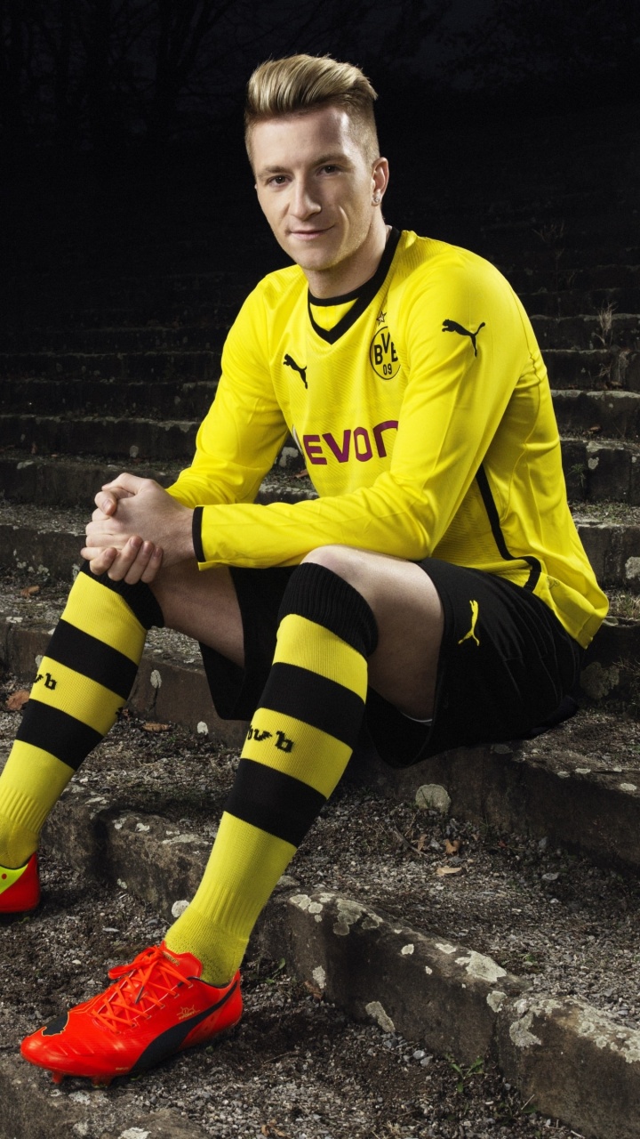 Обои сборная Германии по футболу, Футбольный игрок, игрок, желтый, футбол в разрешении 720x1280