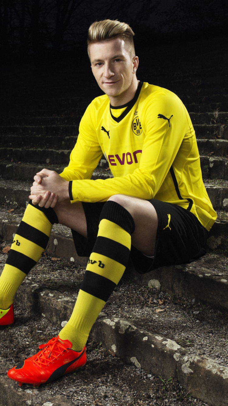 Обои сборная Германии по футболу, Футбольный игрок, игрок, желтый, футбол в разрешении 750x1334