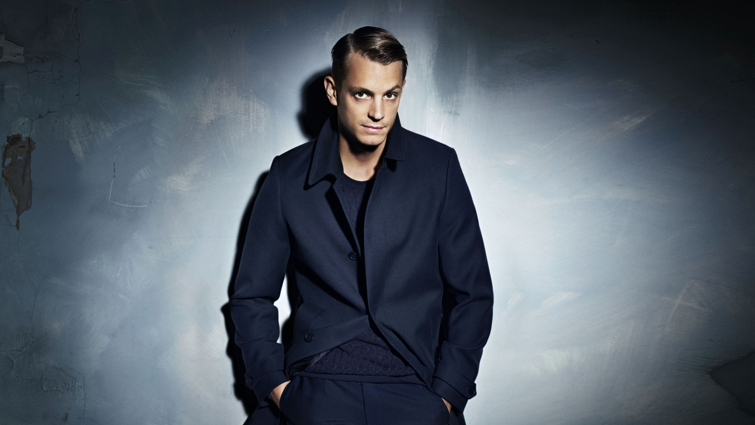 Обои мужской, темнота, видео, знаменитость, актер в разрешении 2560x1440